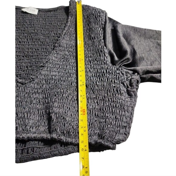 Le Lis Collection Black Cropped Smocked Top Size Small Chic Girls Night Out Club - Picture 4 of 7